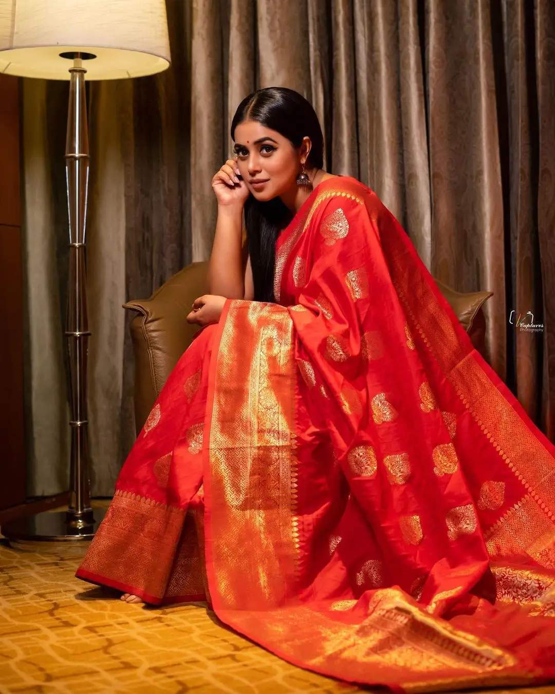 SHAMNA KASIM WEARING BEAUTIFUL LONG HAIR ORANGE SAREE 3